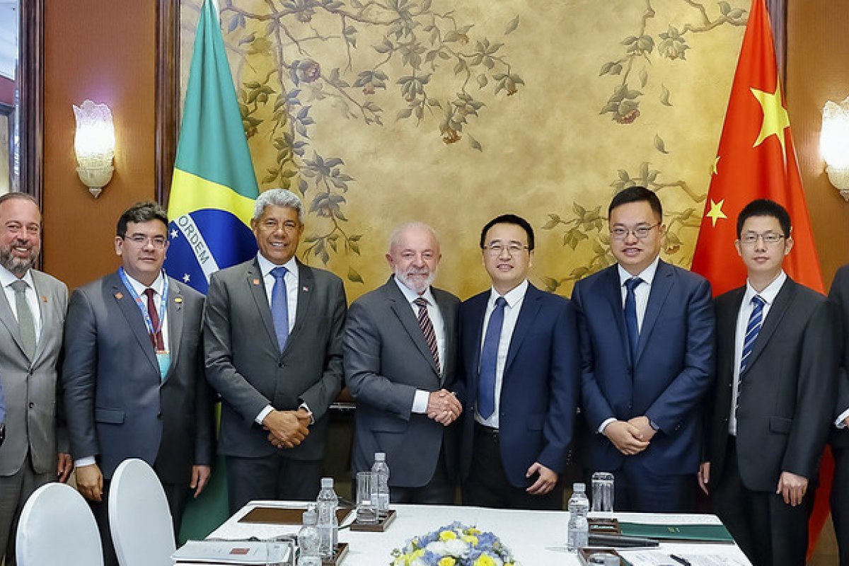 Ao lado de Lula, Jerônimo Rodrigues se reúne com empresários na China