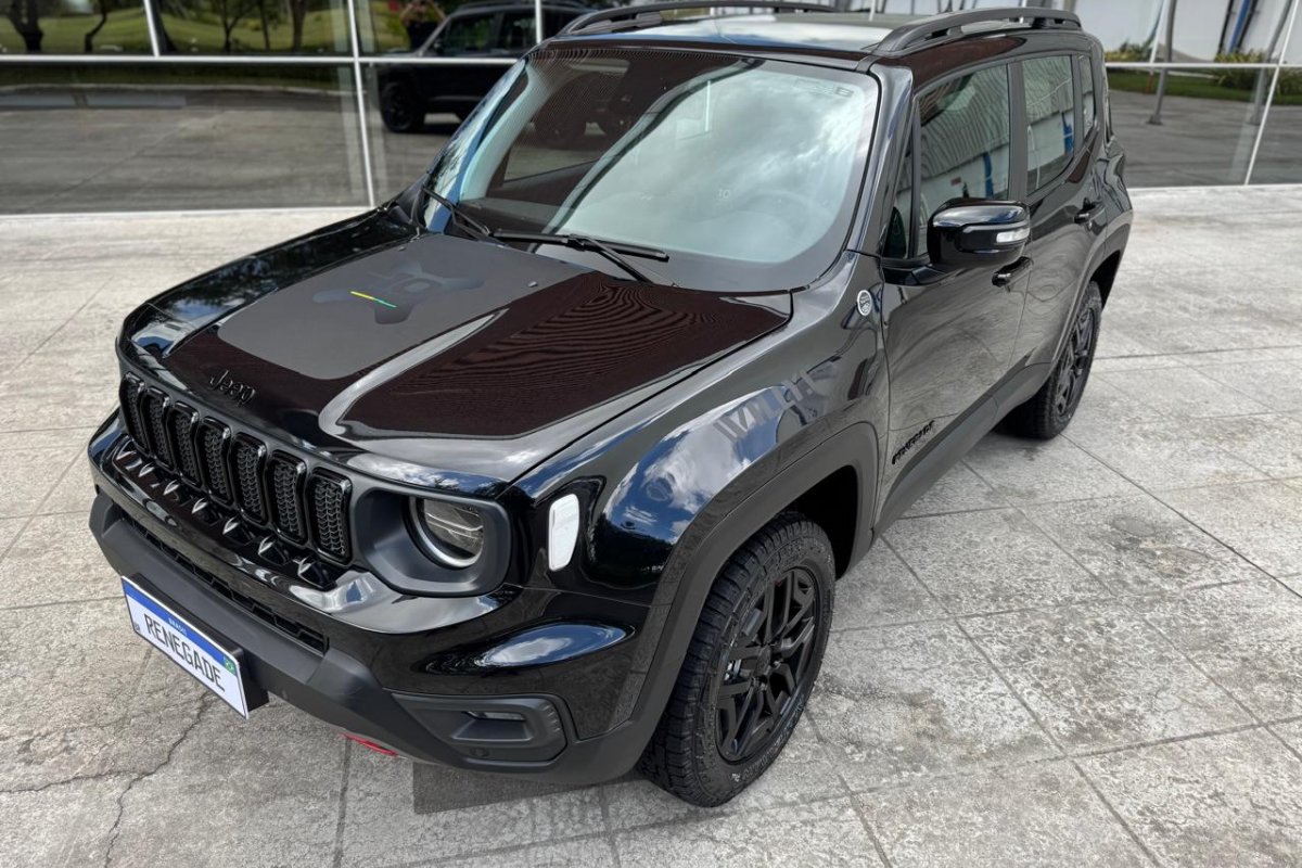 Jeep Renegade ganha série especial de 10 anos 