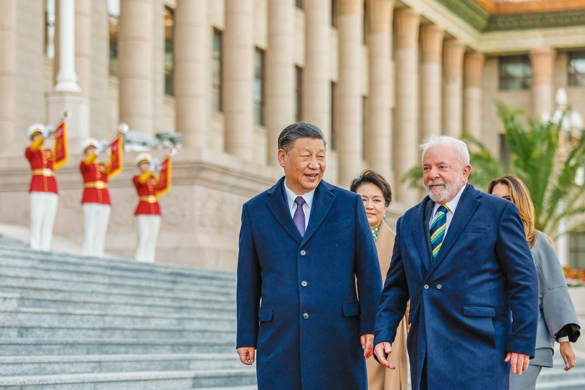 Brasil e China assinam cerca de 20 acordos prevendo investimentos em países estrangeiros 