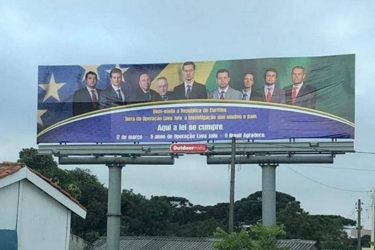 Integrantes da Lava Jato viram réus em ação sobre outdoor da força-tarefa