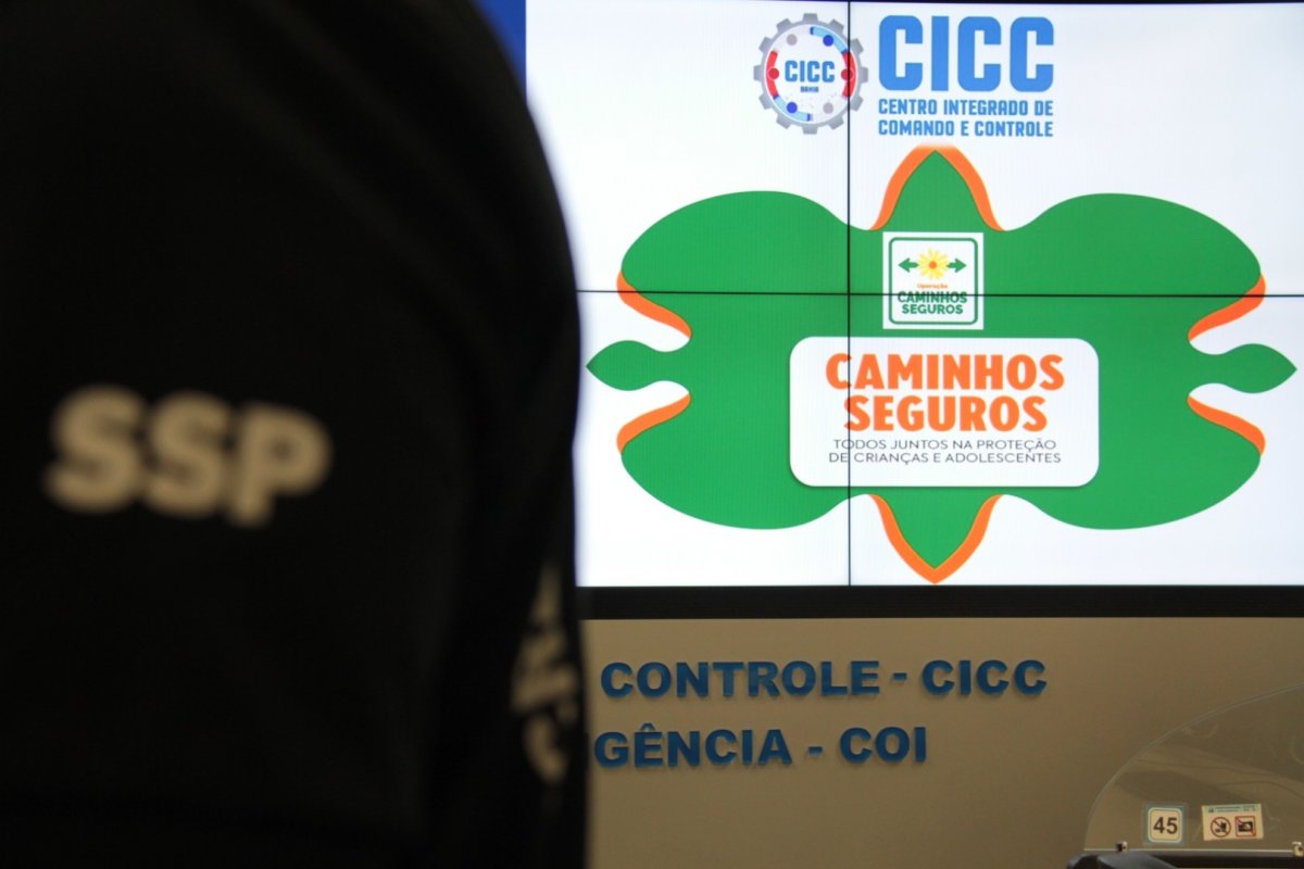 Mulher é presa suspeita de permitir que namorados estuprem filha de cinco anos
