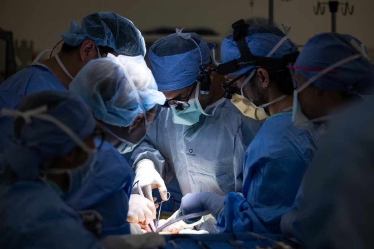 Médicos dos EUA realizam 1º transplante de bexiga em humano no mundo 
