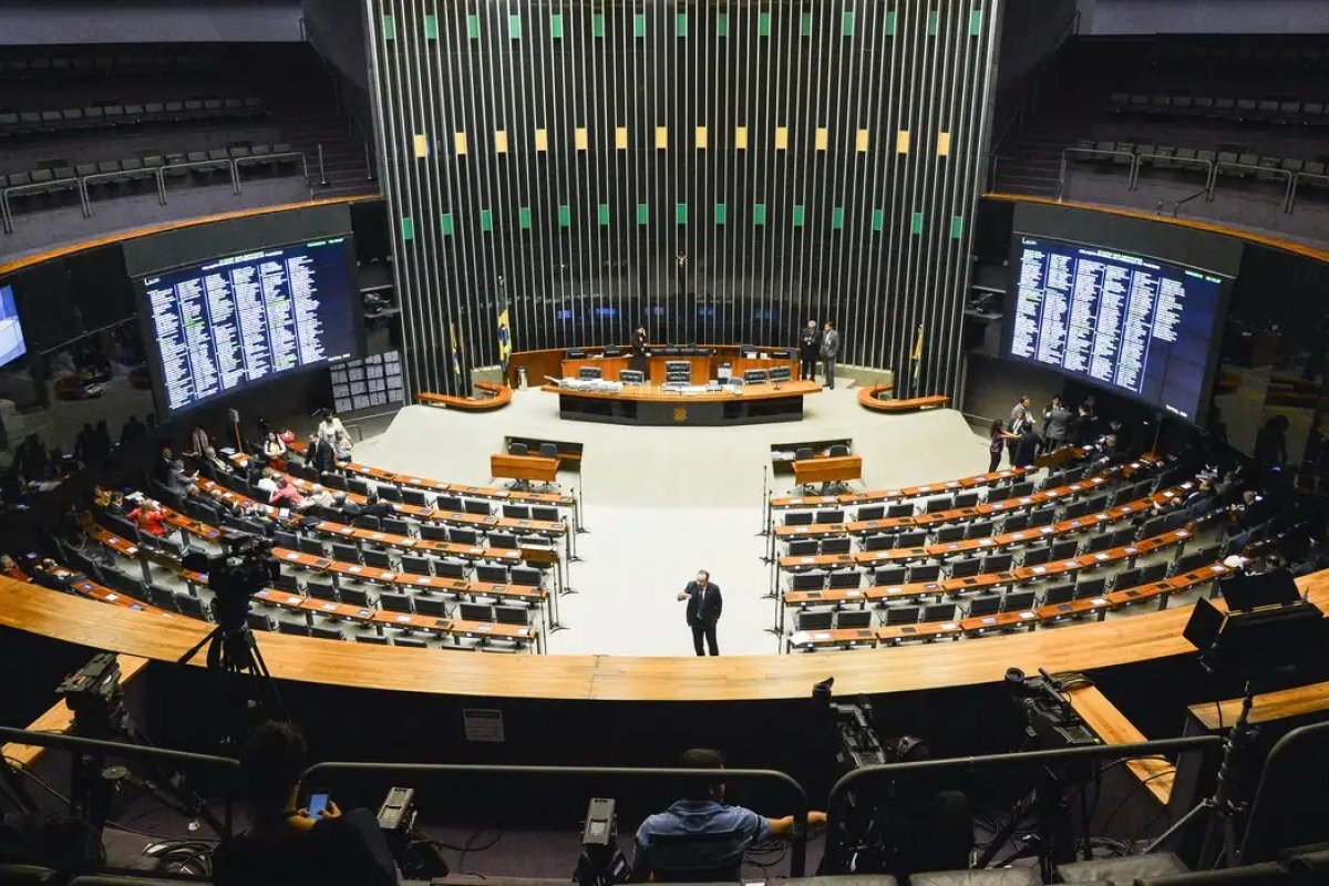 Câmara instala comissão para debater regulamentação da Inteligência Artificial no Brasil