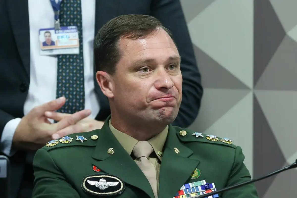 Testemunhas de Mauro Cid afirmam que militar é 'obediente' e 'leal' ao cumprir missões