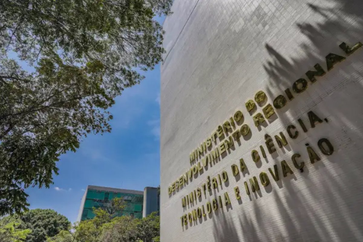 Cerca de 10 mil vagas serão abertas pelo MCTI para formação de programadores 