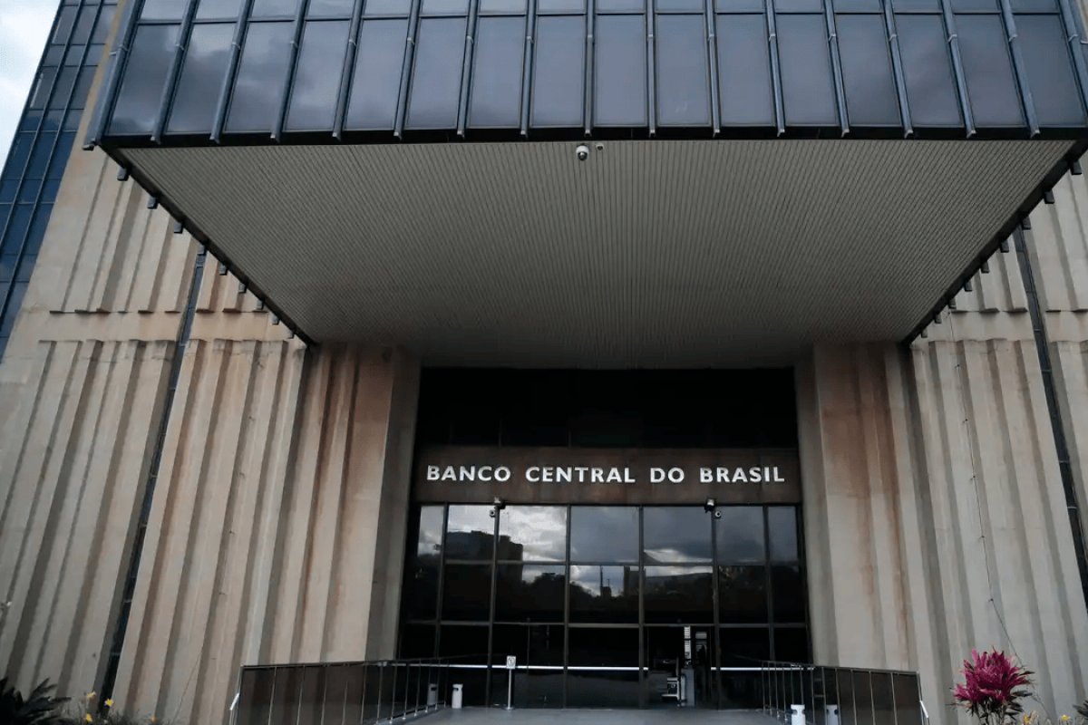 Brasil chega a US$ 1,3 bilhão de déficit nas contas externas em abril, aponta BC 
