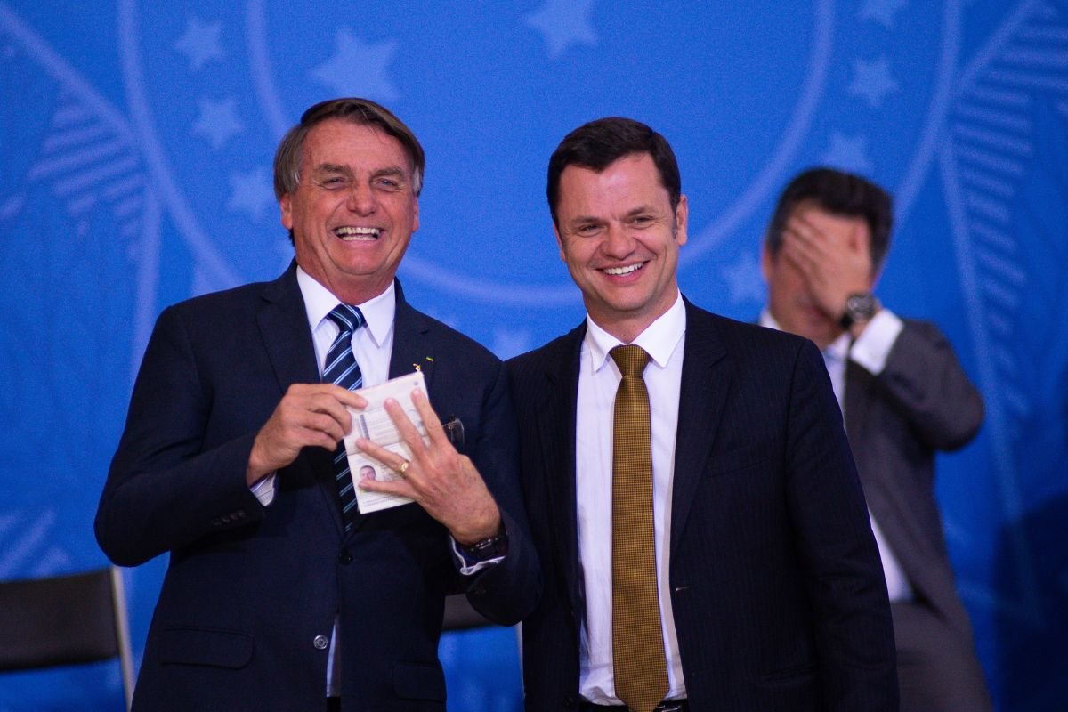 Ex-ministro Torres foi convocado por Bolsonaro para live que questionou urnas, diz delegado da PF