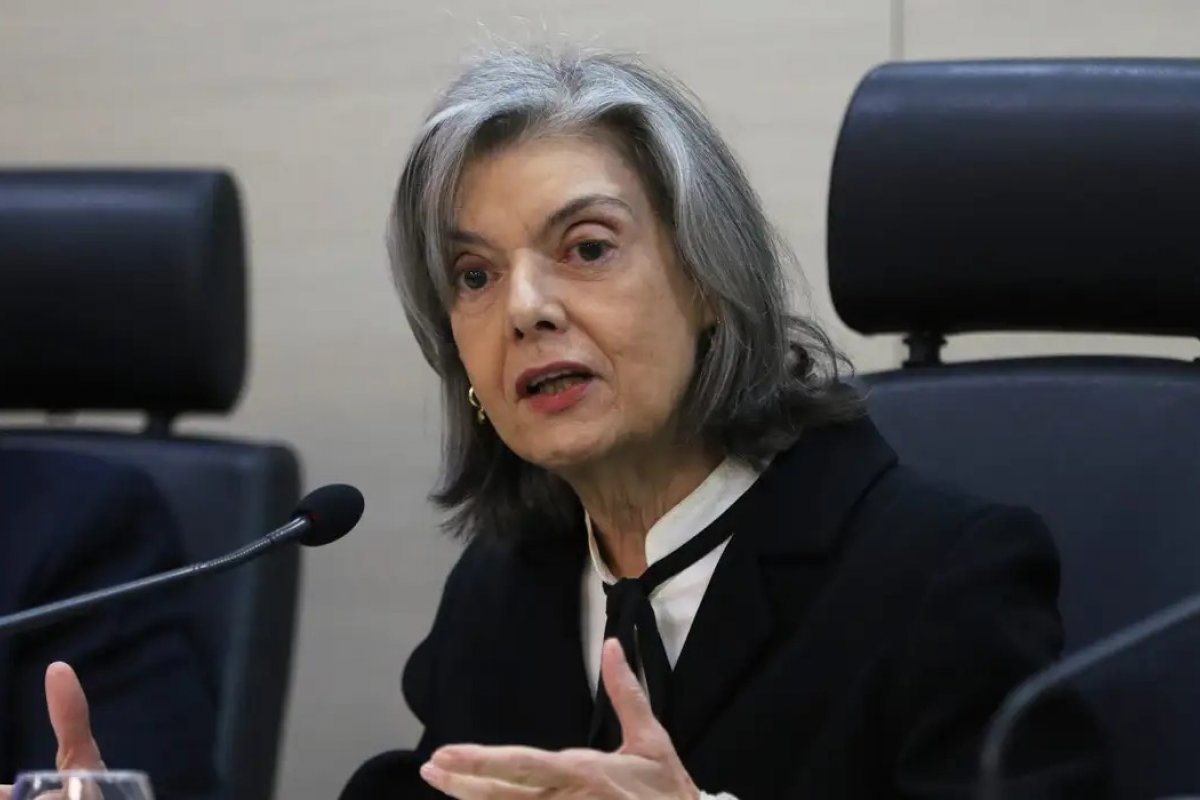 Decisão inédita de Cármen Lúcia busca garantir presença feminina no TSE