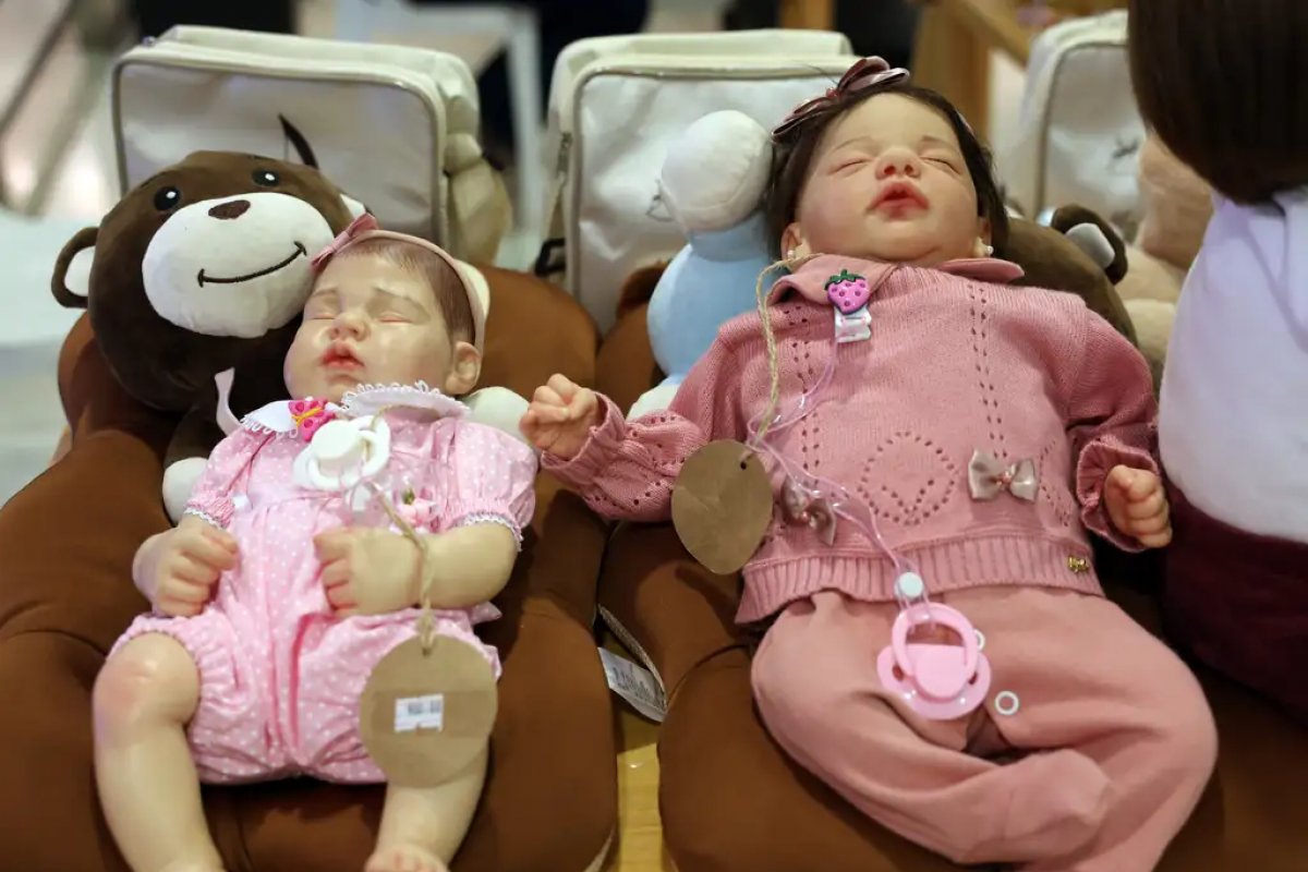 Mãe de bebê reborn em Salvador aciona Justiça por licença-maternidade de 120 dias 