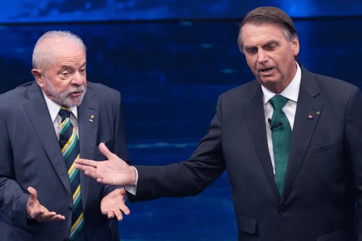 AtlasIntel: Bolsonaro teria vantagem sobre Lula se eleição fosse domingo