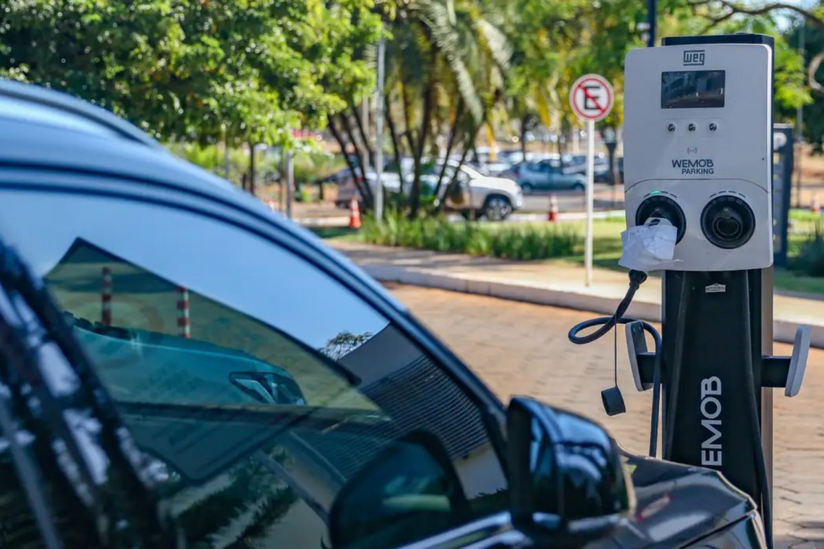 Brasil lidera venda de veículos elétricos na América Latina em 2024, aponta levantamento