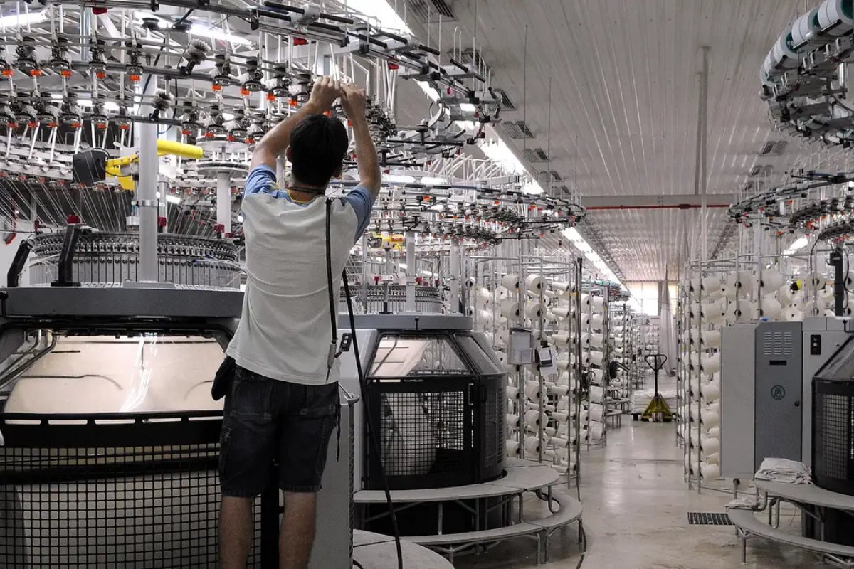 Produção industrial brasileira registra alta de 0,1% em abril, aponta IBGE