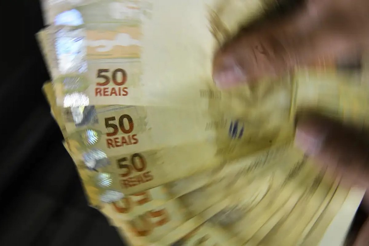 Governo já arrecadou mais de R$ 1 bilhão em meio à indefinição sobre IOF
