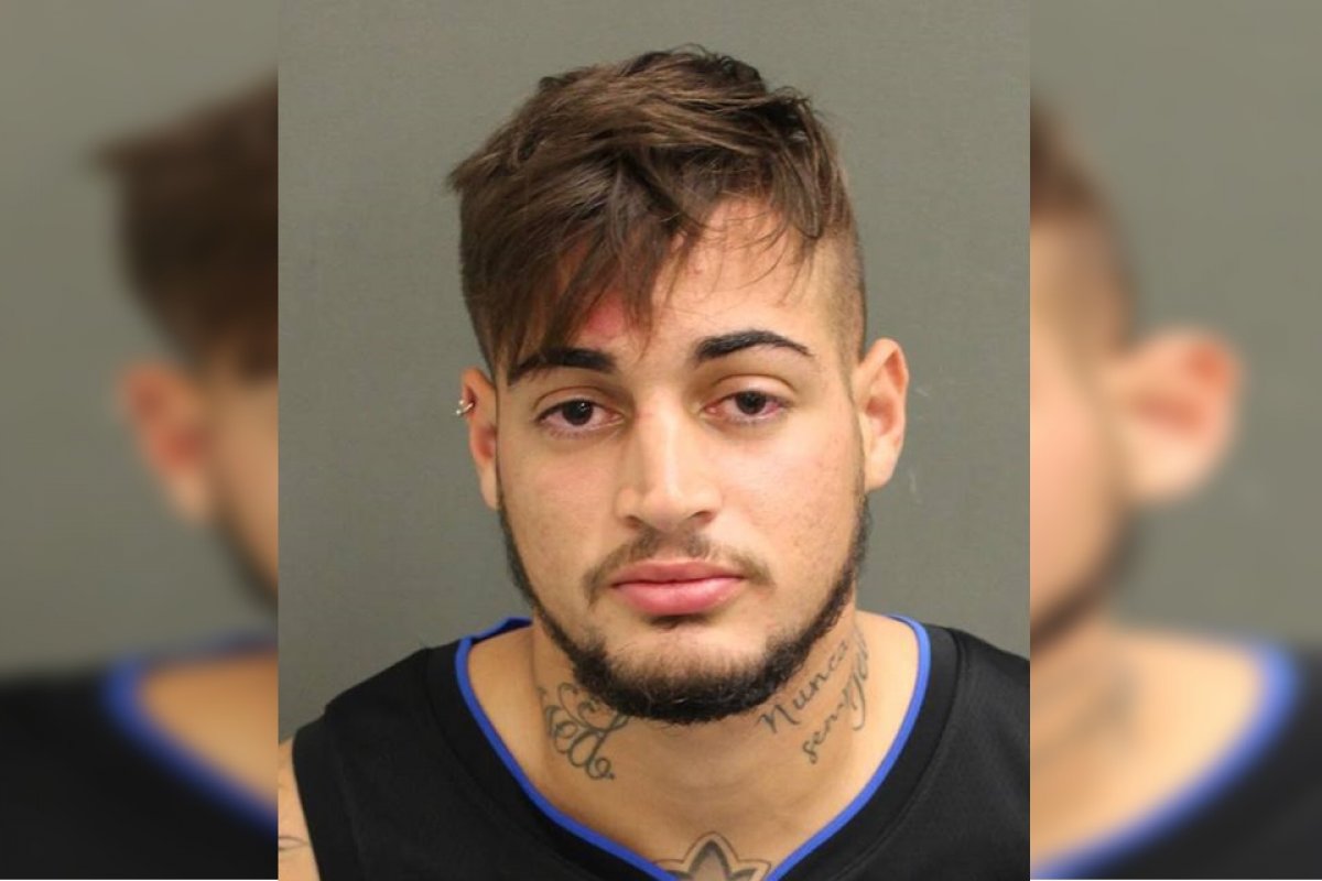 Goleiro Jean aparece com nova namorada após agredir esposa 