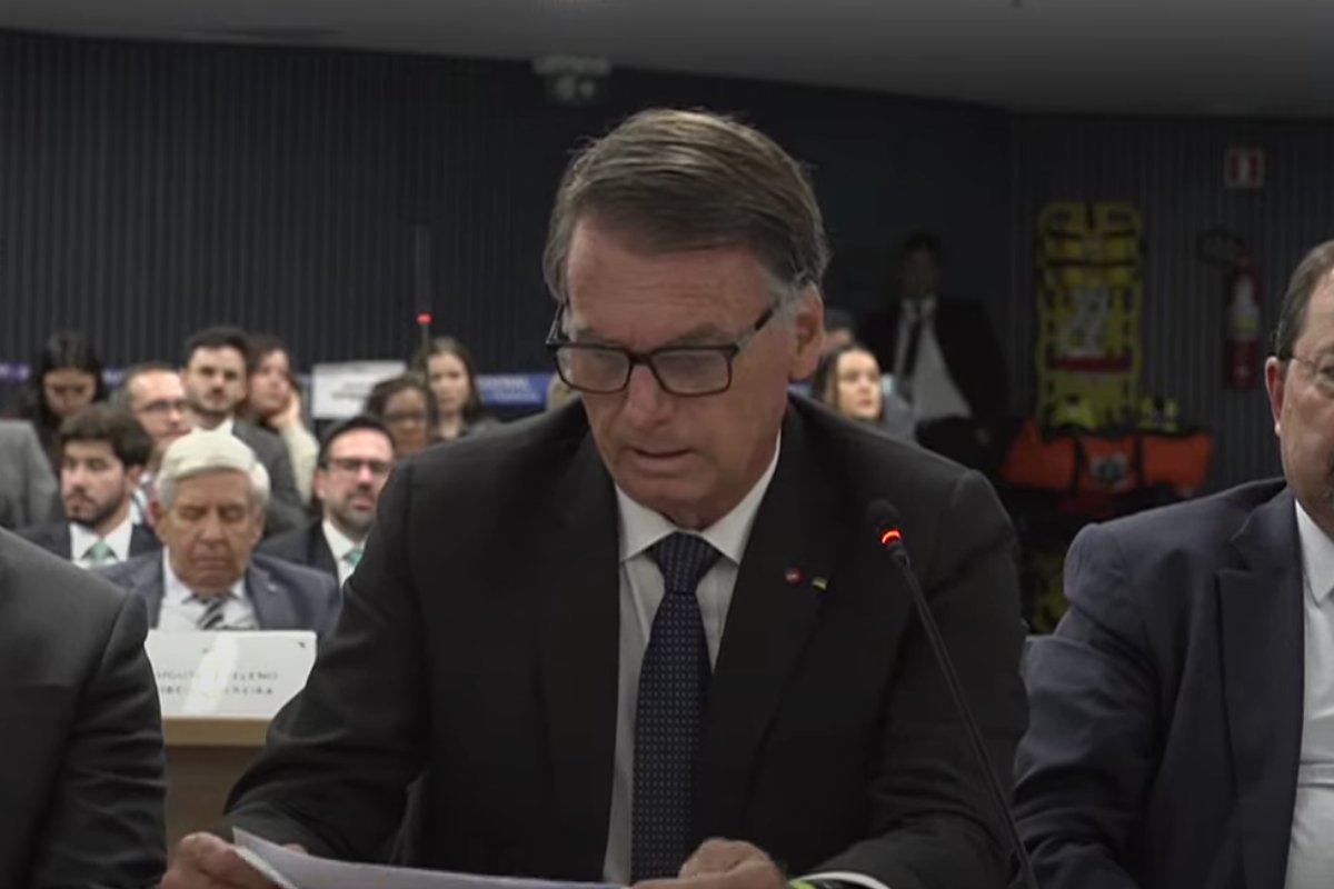 Diante de Moraes, Bolsonaro critica urnas eletrônicas sem provas e defende modelo de votação de Venezuela e Paraguai