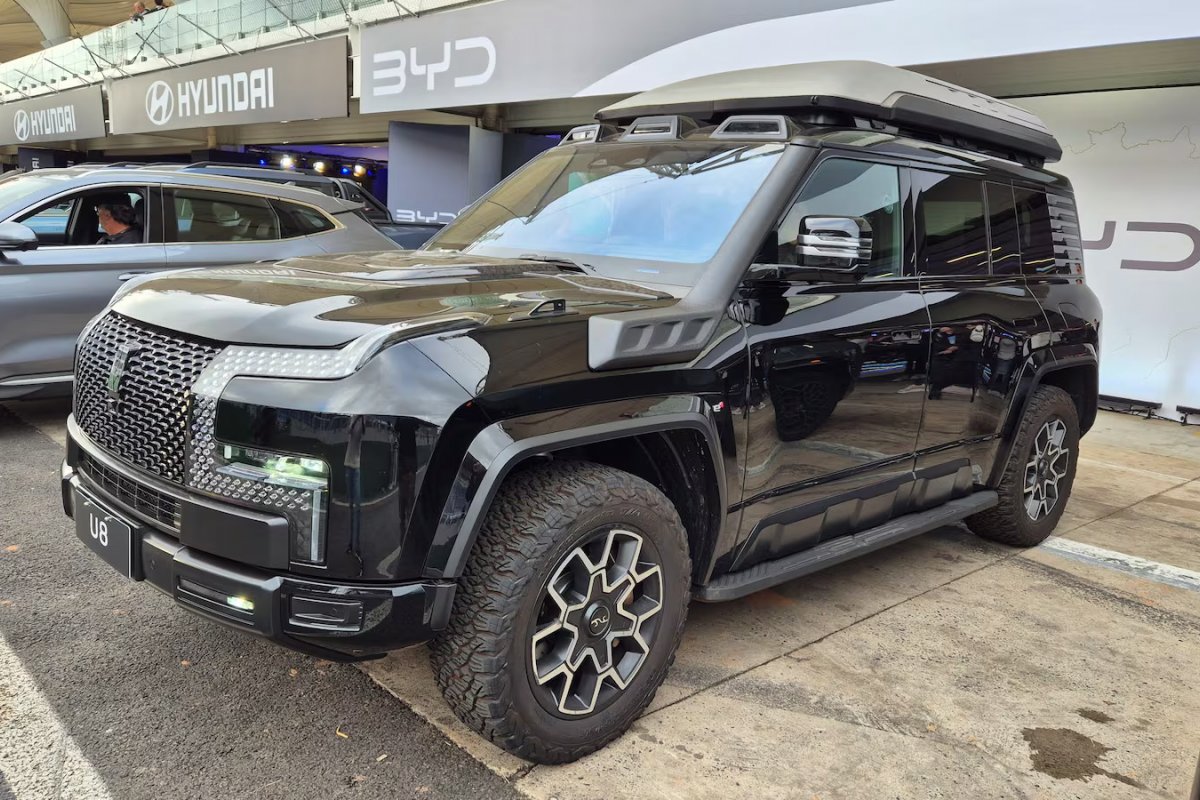 BYD mostra “super SUV” U8 e esportivo U9 em Interlagos 