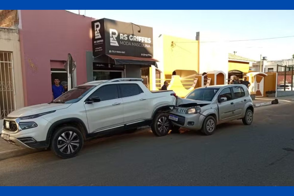 Homem foge de sequestro relâmpago e suspeitos batem carro durante a ação no interior da Bahia