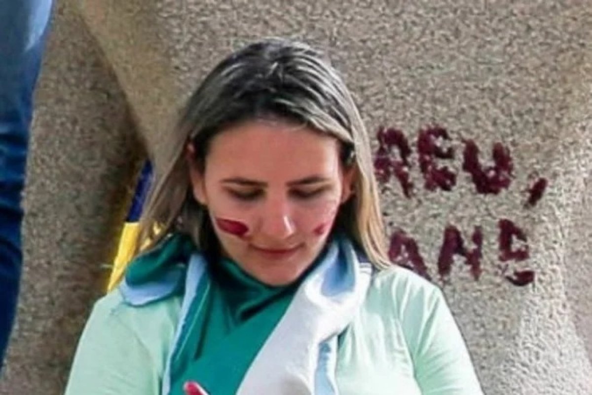 STF forma maioria para manter pena de baiana que pichou “perdeu, mané” em estátua do STF