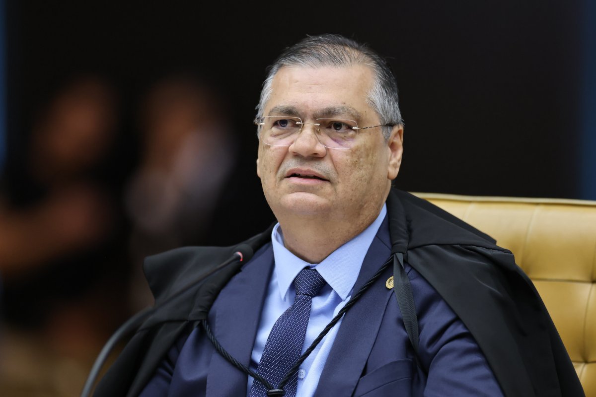 Dino vota no STF para responsabilizar big techs por publicação de terceiros