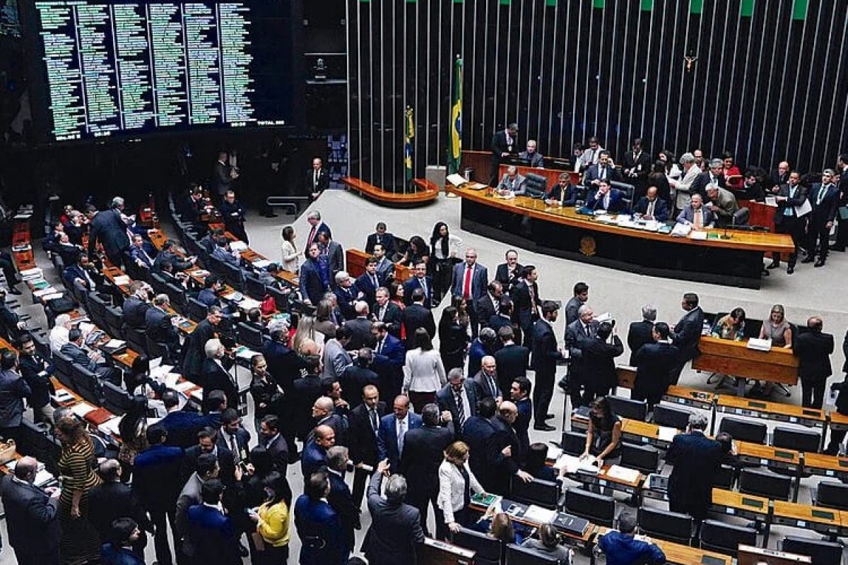Câmara vota nesta segunda-feira (16) urgência para projeto que derruba decreto do governo sobre IOF