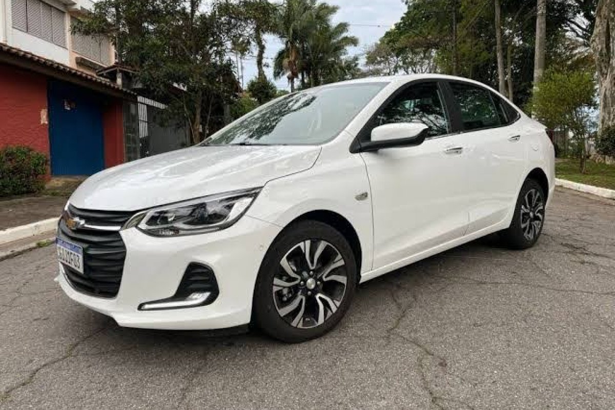Confira os 10 sedãs compactos mais vendidos no Brasil  este ano 