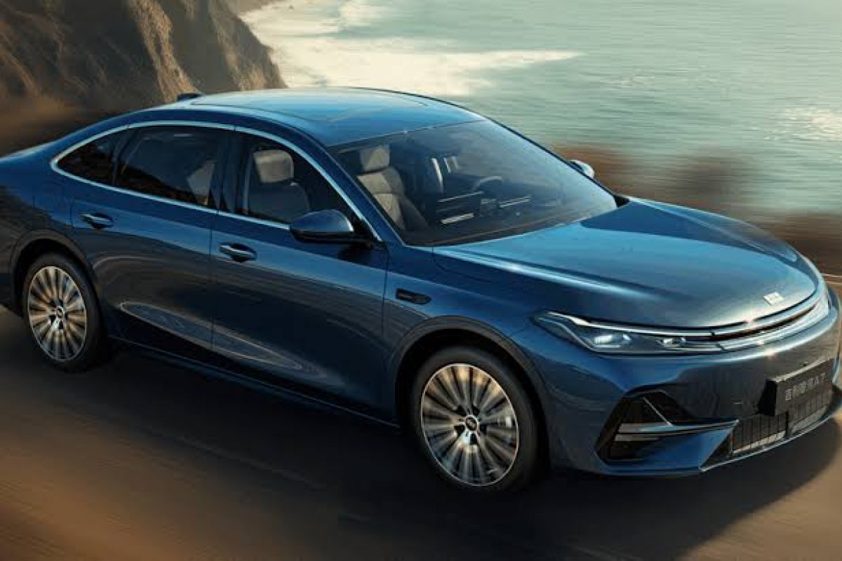 Geely A7: conheça o sedã que roda 2.100km sem reabastecer 
