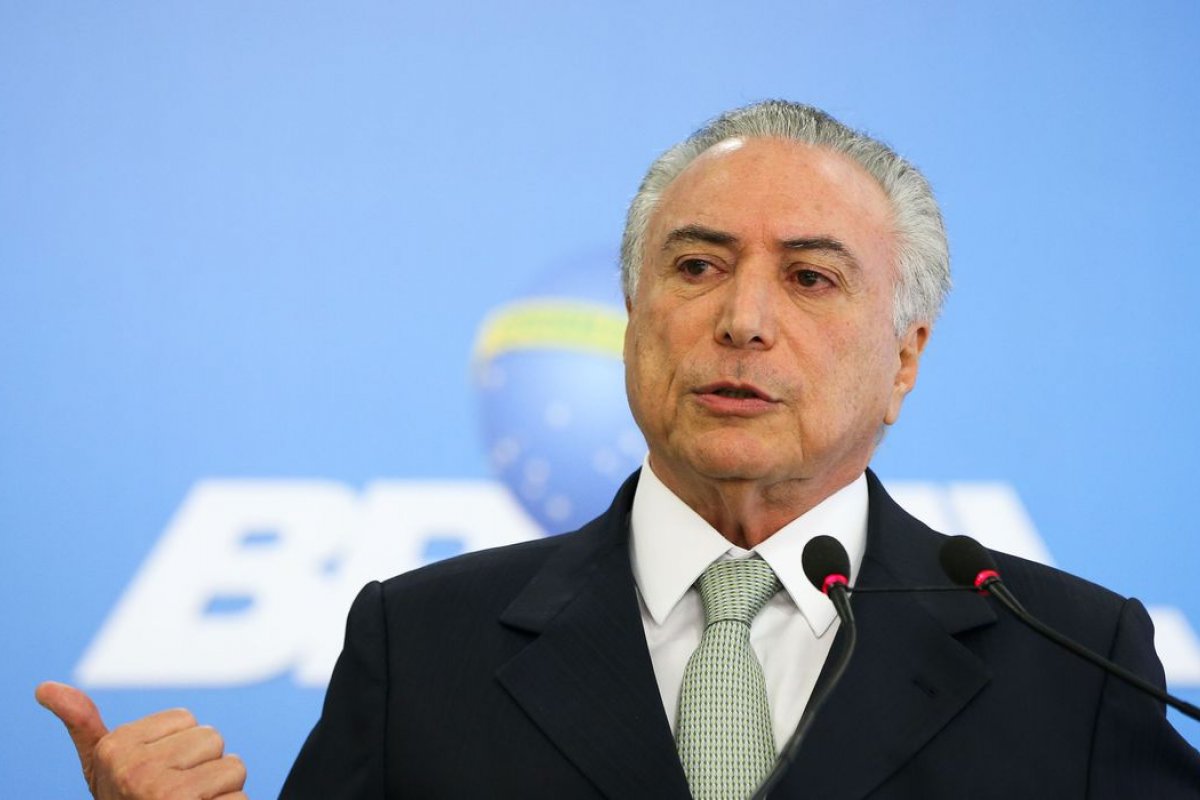 Temer comunica fim de carreira política