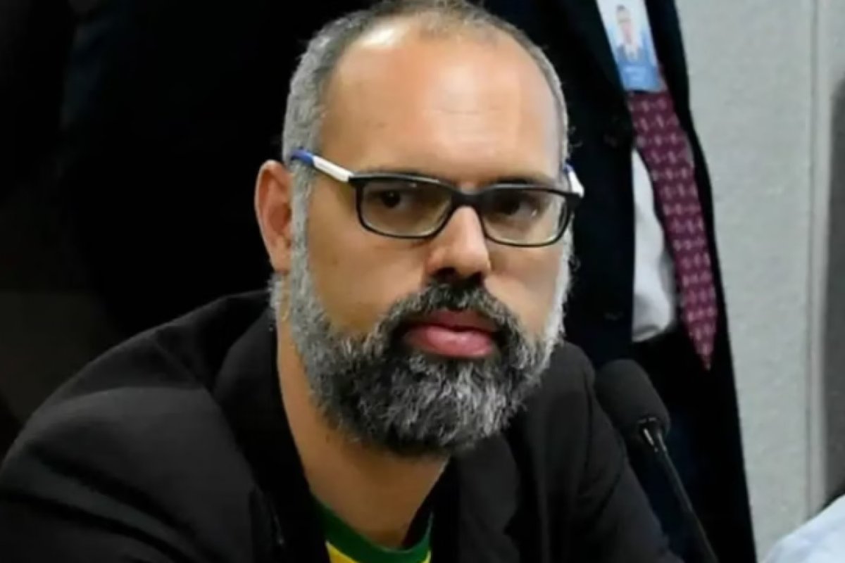 Inquérito da PF contra Allan dos Santos é prorrogado por 60 dias por Moraes 
