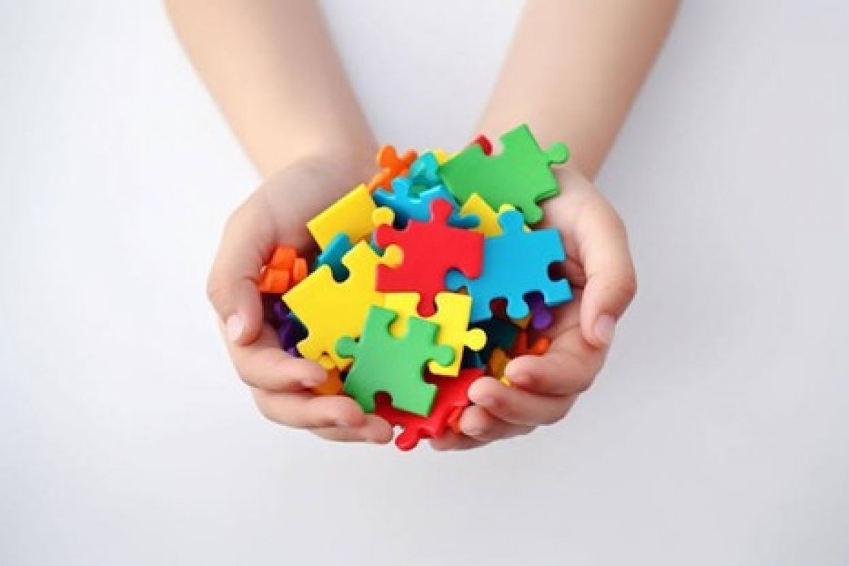 Comemorado em 18 de junho, o Dia do Orgulho Autista reforça a importância da neurodiversidade! 