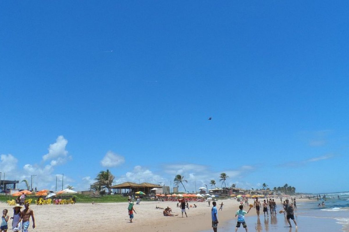 Corpo de jovem que desapareceu após ser levado por correnteza na praia de Ipitanga é encontrado na Praia do Flamengo em Salvador