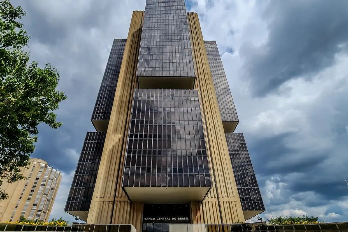 Empresas estatais registram rombo recorde de R$ 2,73 bilhões entre janeiro e abril, aponta BC