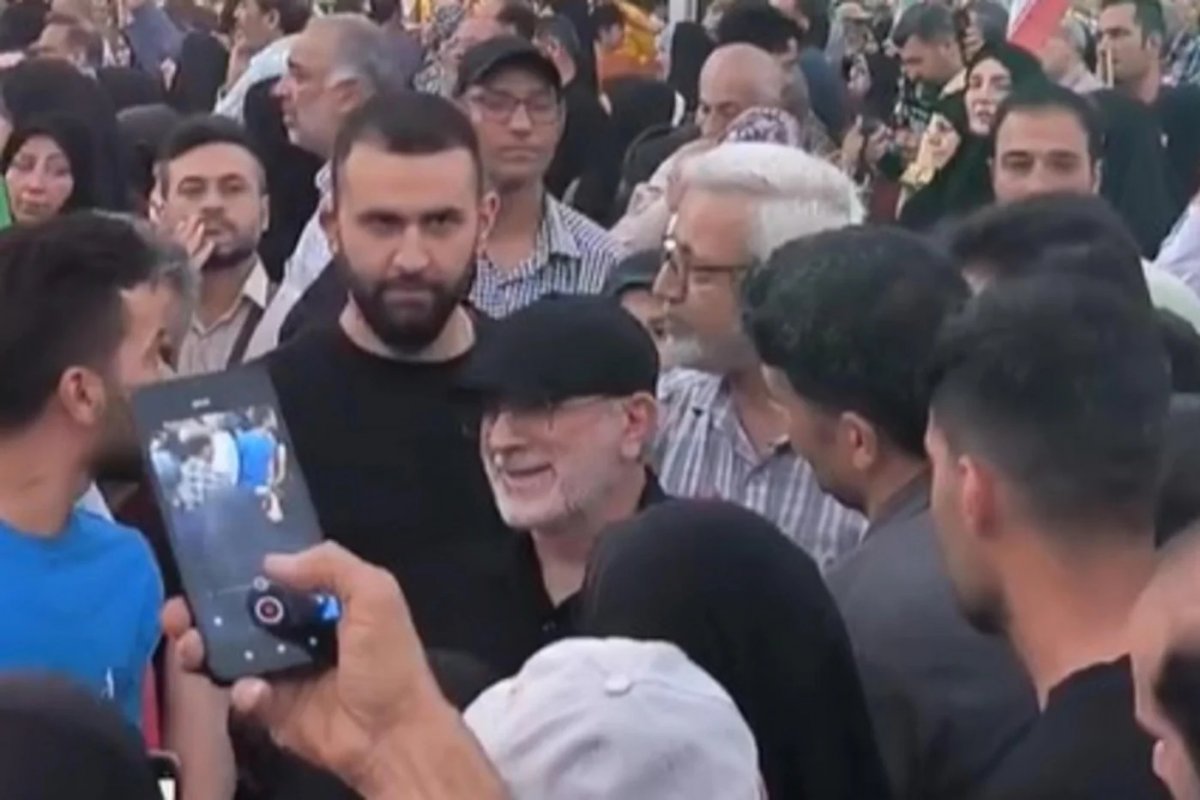 Dado como morto após ataque israelense, general iraniano é visto em protesto