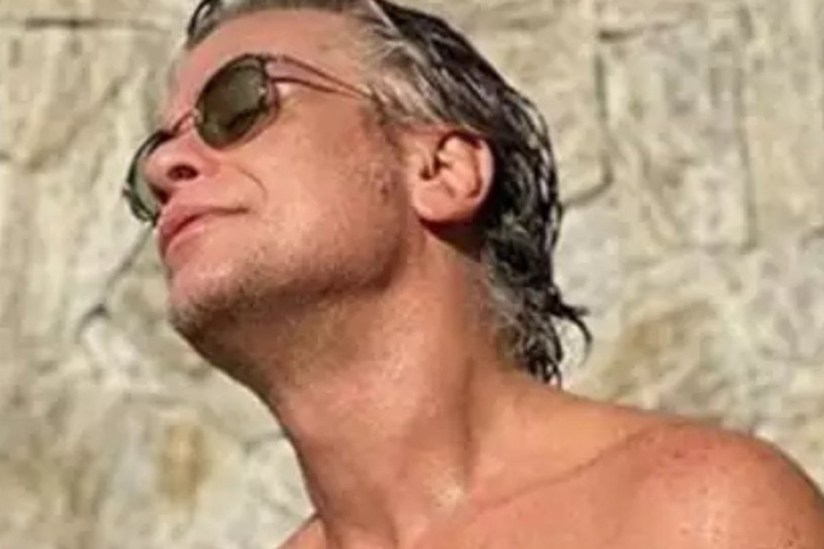 Fábio Assunção exibe corpo sarado  e anima a web