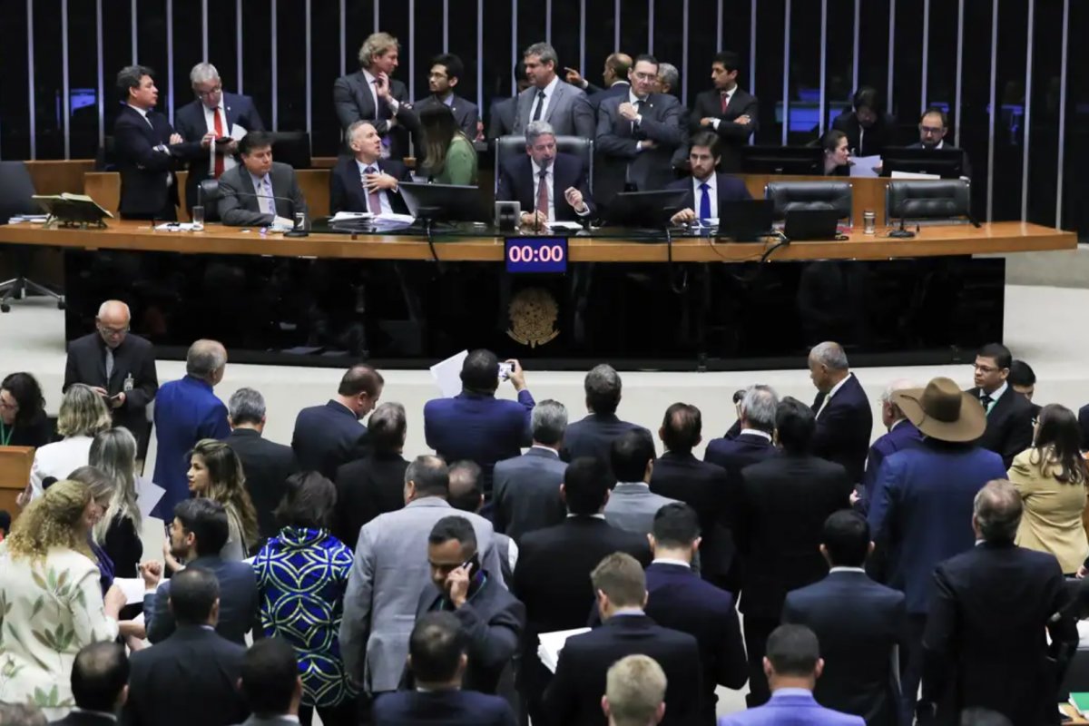 Em meio à tensão com o Congresso, governo manda R$ 2,5 bilhões em emendas parlamentares