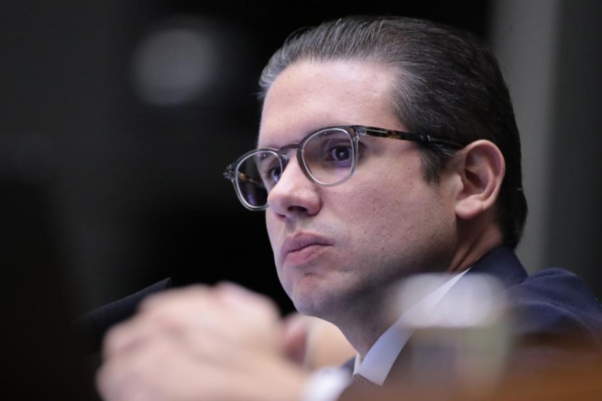 Motta destrava emendas de comissão e distribui R$ 11 milhões extras por deputado