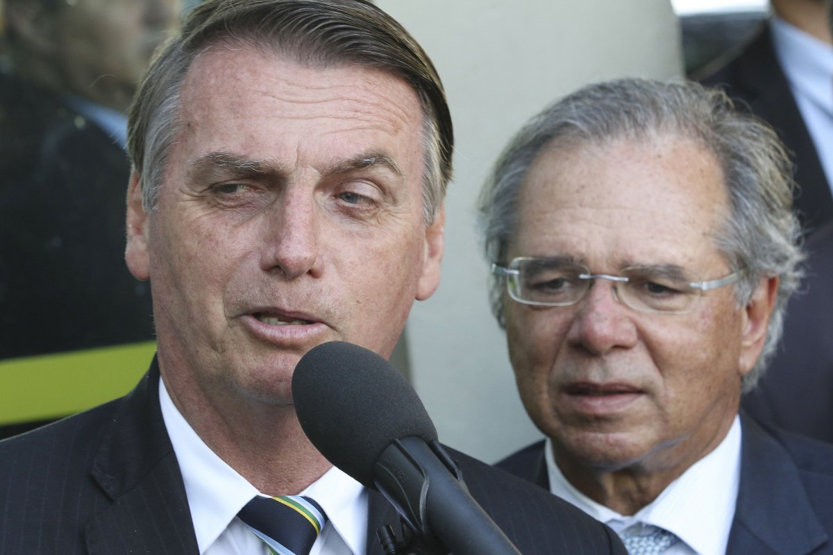 Governo federal autoriza estados e municípios a comprarem de empresas estrangeiras 