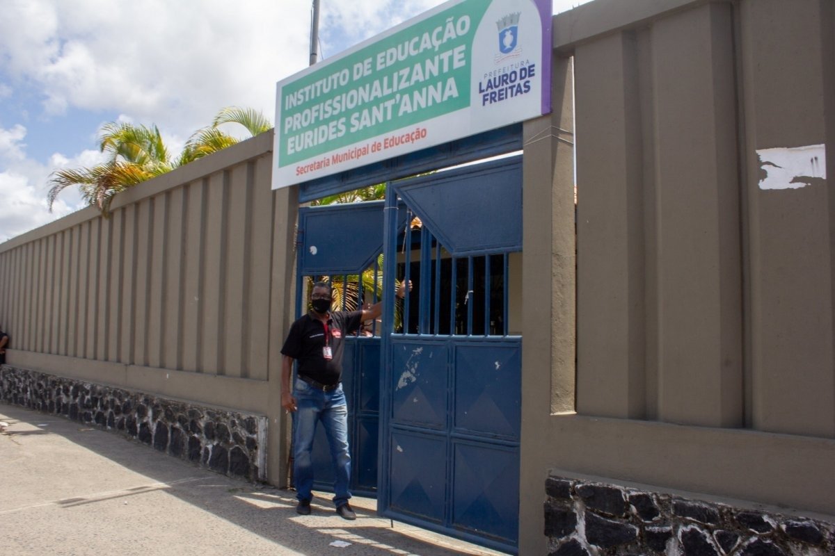 Professores de Lauro de Freitas suspendem greve, mas mantêm estado de mobilização