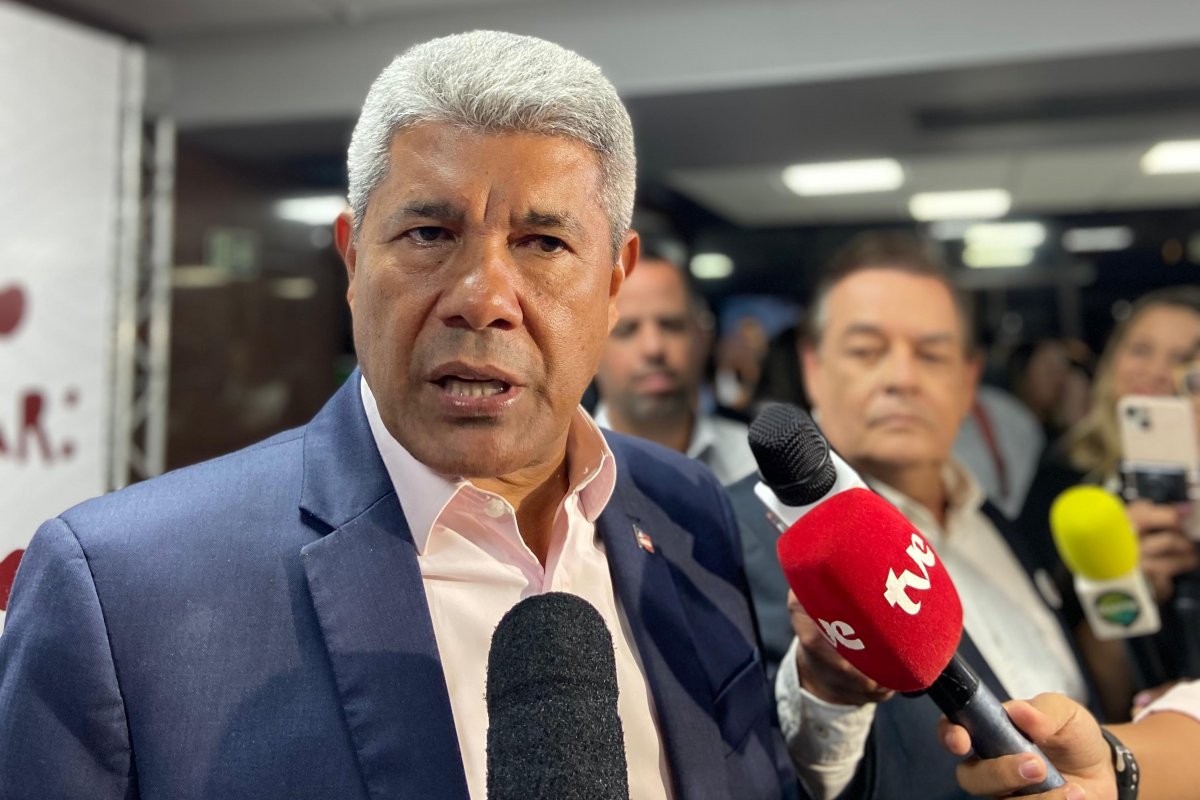 Vídeo: "Eu não vou celebrar prejuízos", diz Jerônimo sobre 80 dias de greve dos professores e índices de alfabetização no estado