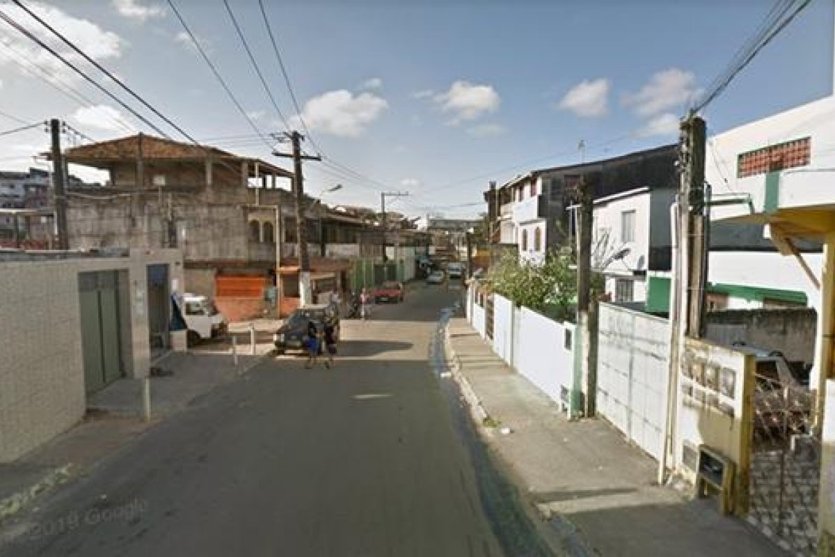 Homem é assassinado a tiros dentro de casa em Jardim Cajazeiras, bairro de Salvador 
