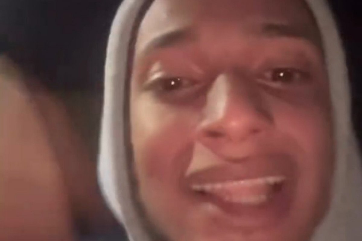 Vídeo: delegado e policiais têm carro apedrejado ao tentarem cumprir mandado contra adolescente na casa do rapper Oruam