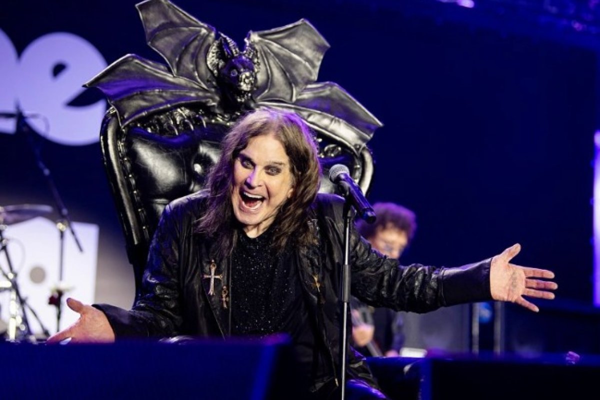 Morre o cantor Ozzy Osbourne, aos 76 anos