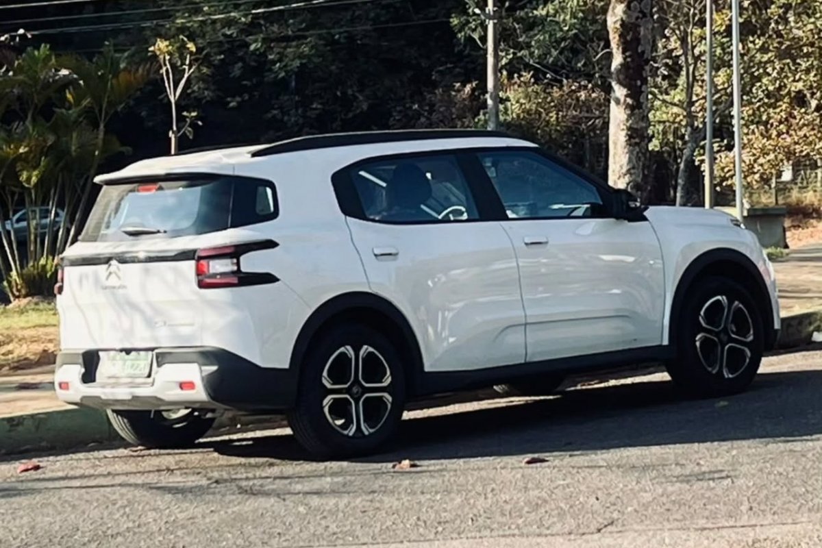 Peugeot 2008 e Citroën Aircross podem ser híbridos leves em breve: veja fotos