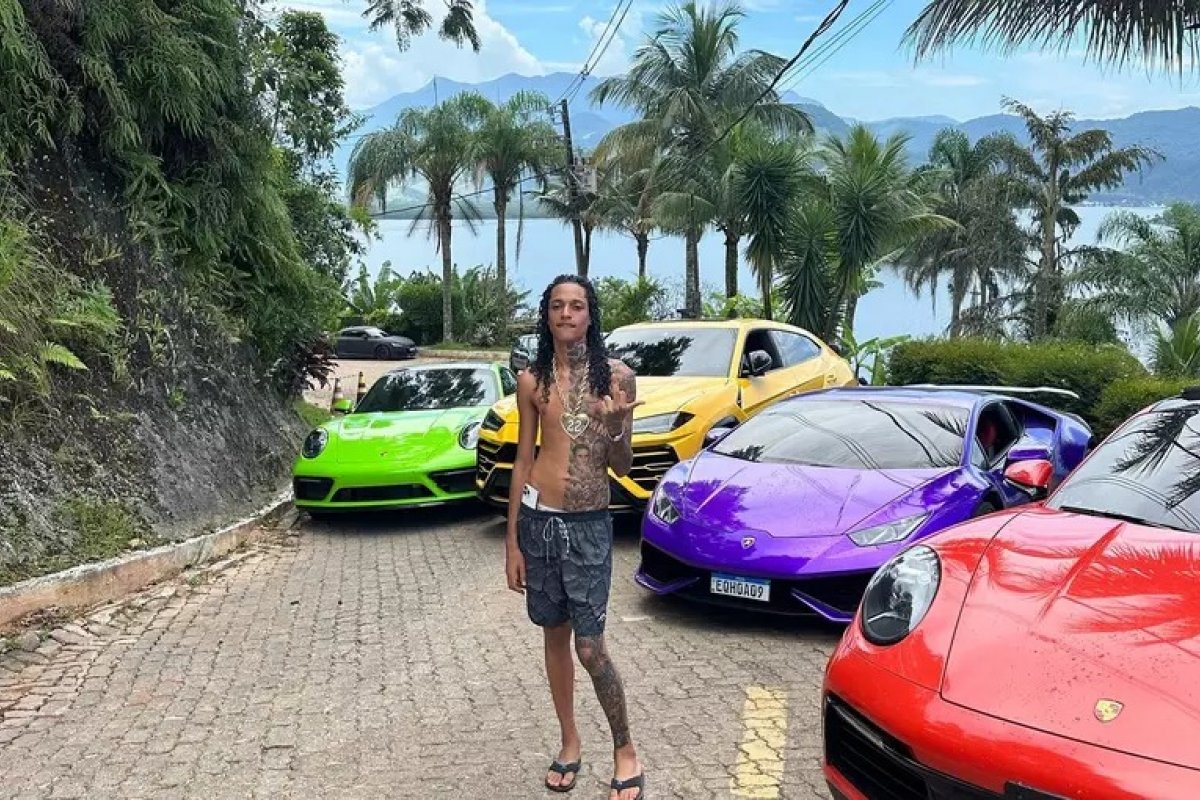 Oruam, preso no Rio, ostenta vida de luxo com carros milionários, festas e animais raros