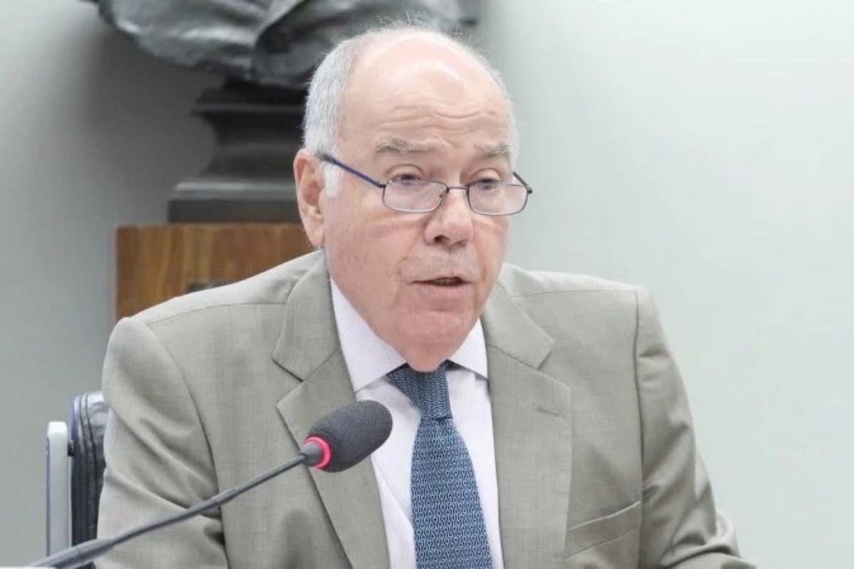 Em viagem aos EUA, chanceler de Lula tenta destravar negociações com Trump às vésperas do tarifaço