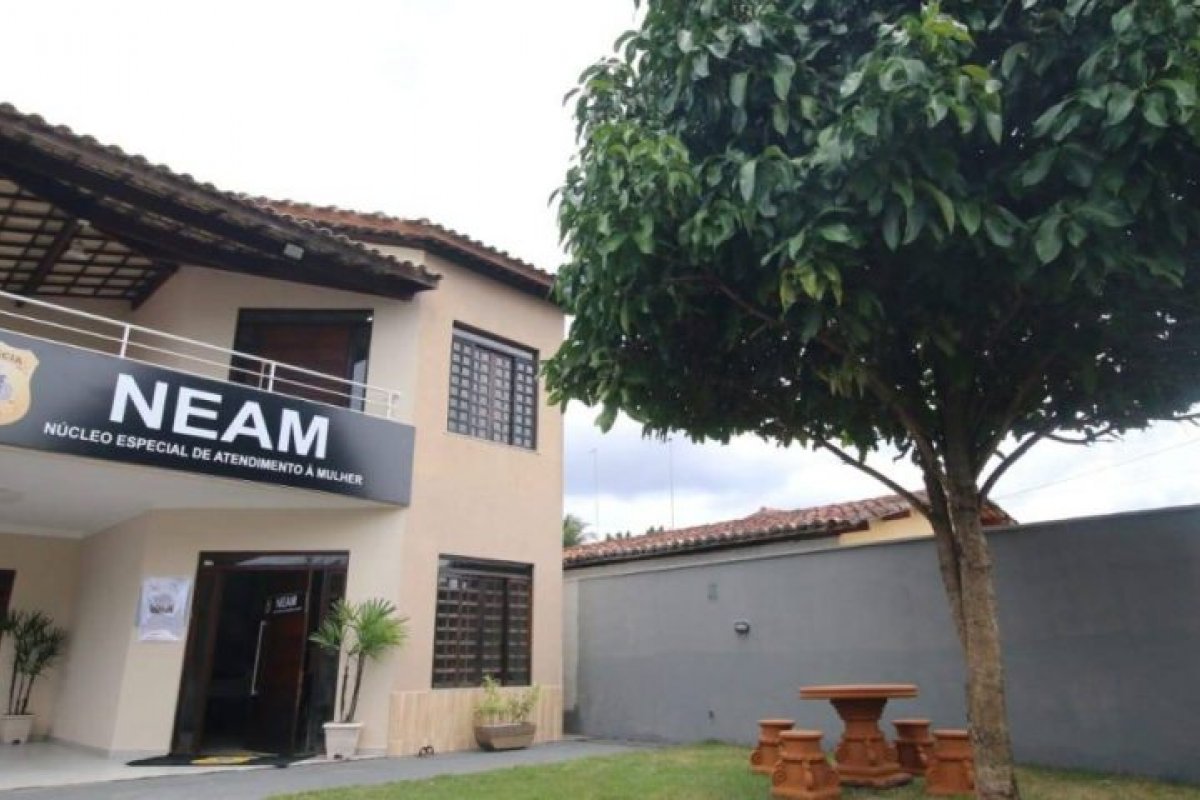 Homem é preso após incendiar casa da ex-companheira com coquetel molotov em Santo Estevão