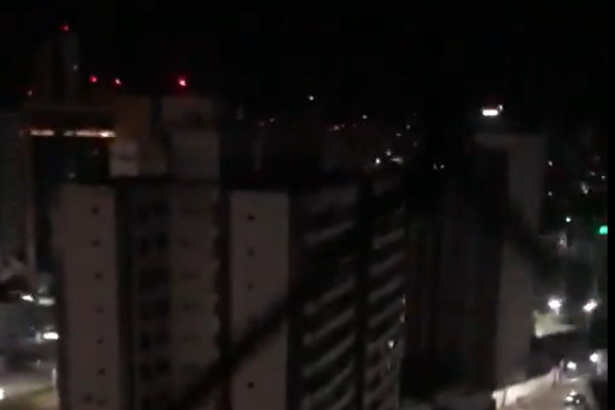 Vídeo: suspeitos de assaltos morrem após troca de tiros com policiais na Avenida ACM, em Salvador