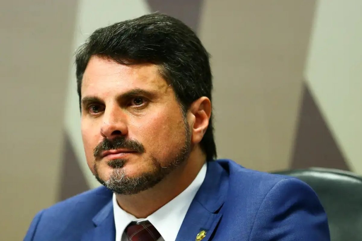 Oposição utiliza Marcos do Val para tentar destravar impeachment de Moraes, afirma coluna
