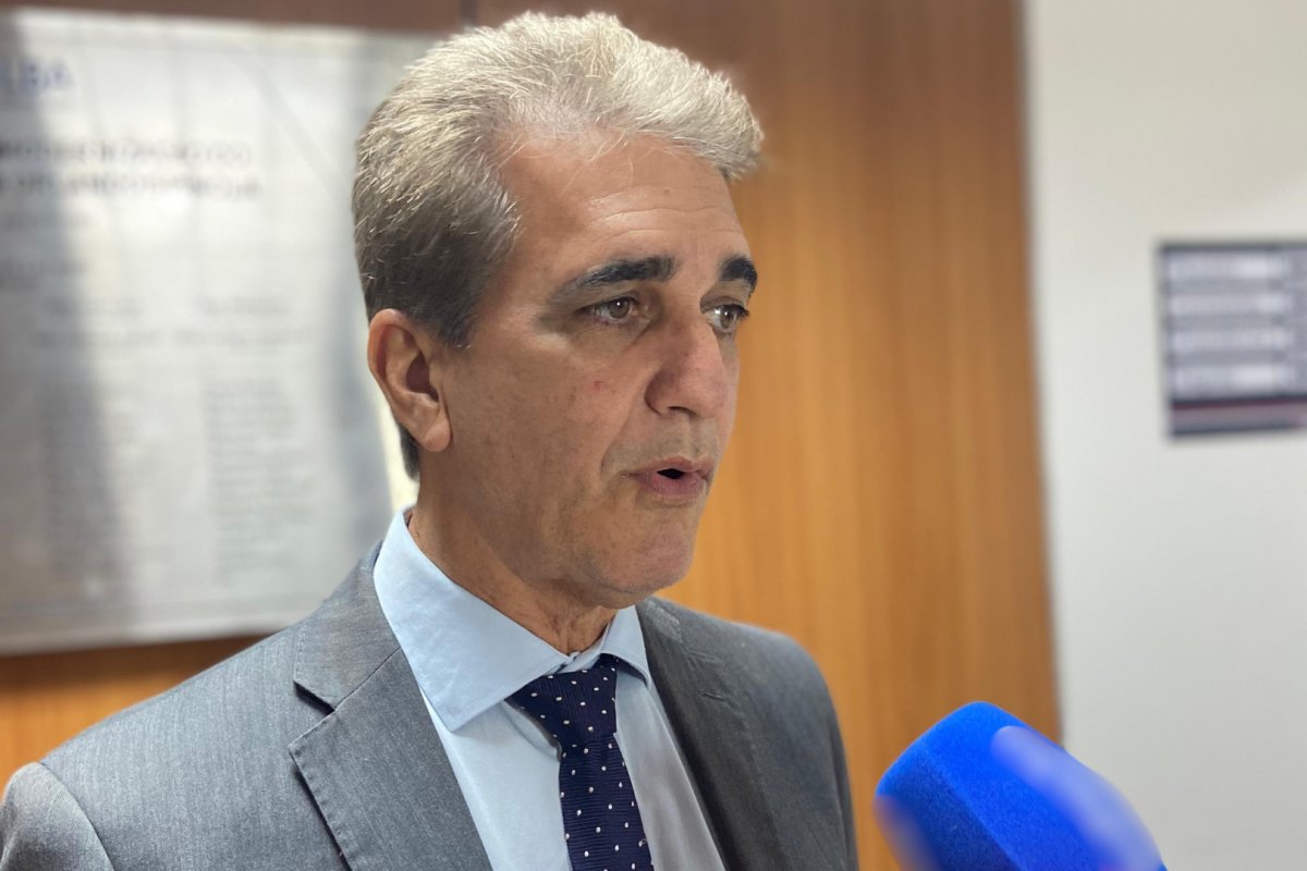 Vídeo: Robinson Almeida diz que bolsonaristas sofrem de "Síndrome de Estocolmo" por acreditarem que Lula é o responsável pelo tarifaço de Trump
