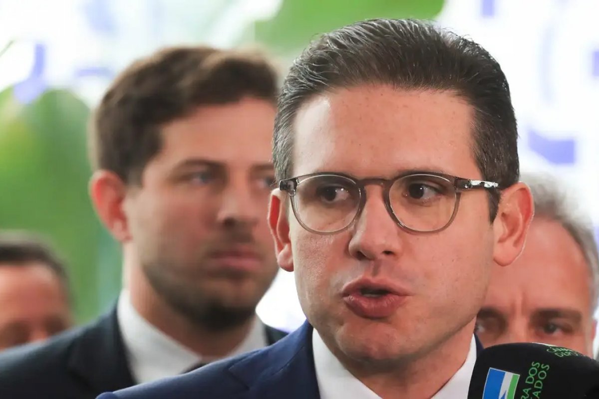 Hugo Motta encerra sessão na Câmara após protesto de deputados da oposição