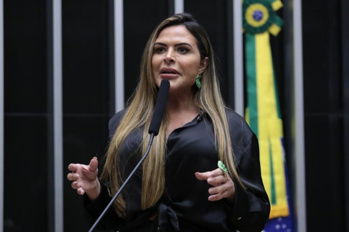 Vídeo: Deputada federal é alvo de importunação sexual em e-mails da Câmara